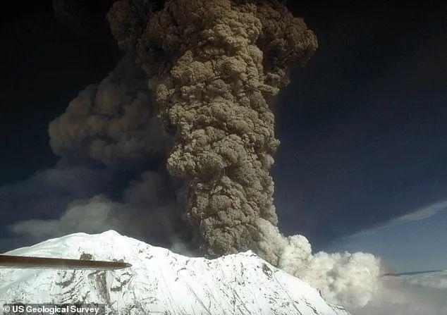 山可能近期爆发当地居民抢购口罩5000年